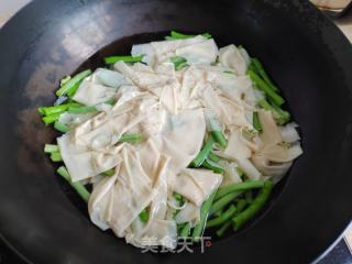 油豆皮豇豆肉片汤的做法步骤：6