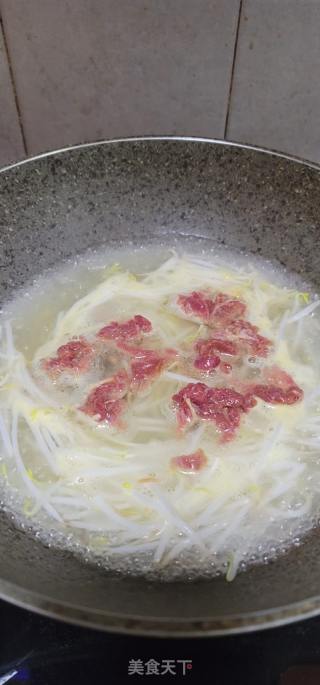绿豆芽牛肉汤的做法步骤：7