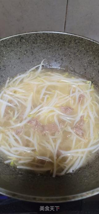 绿豆芽牛肉汤的做法步骤：8