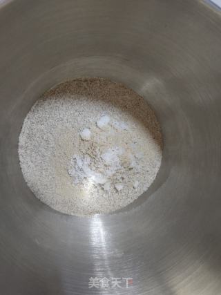黑全麦面包的做法步骤：2
