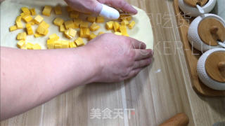 切达芝士吐司，香脆外皮和柔软内层、交织奶香芝士、香浓诱人，令人无法抗拒。的做法步骤：11