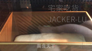 切达芝士吐司，香脆外皮和柔软内层、交织奶香芝士、香浓诱人，令人无法抗拒。的做法步骤：15