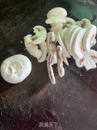 口蘑炒肉沫的做法步骤：3