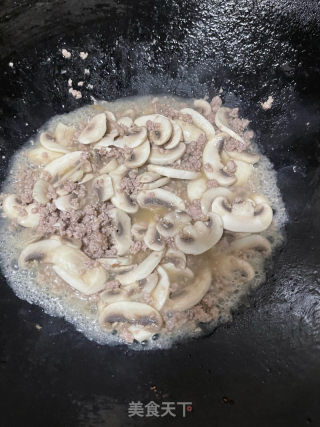 口蘑炒肉沫的做法步骤：8
