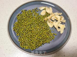绿豆百合小米粥的做法步骤：1