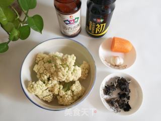 凉拌木耳花菜的做法步骤：1