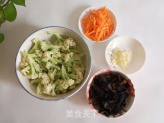 凉拌木耳花菜的做法步骤：2