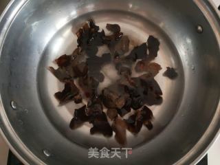 凉拌木耳花菜的做法步骤：3