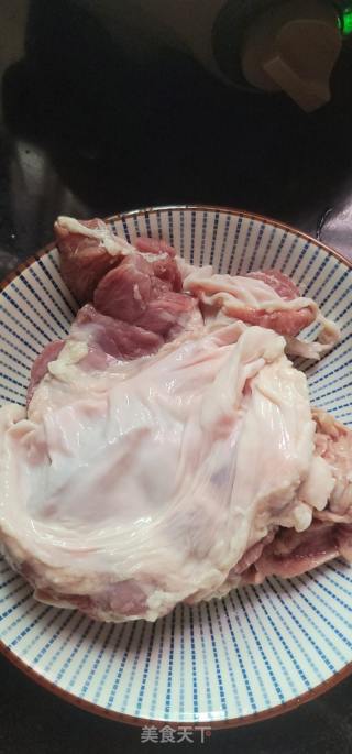 黄豆酱焖面筋护心肉的做法步骤：1