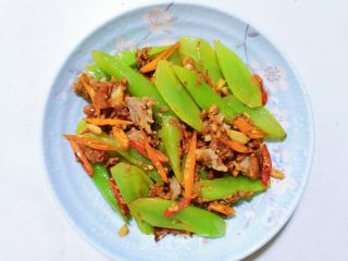 猪油渣炒莴笋的做法