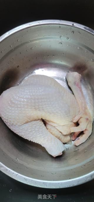 隔水蒸咸鸡的做法步骤：1
