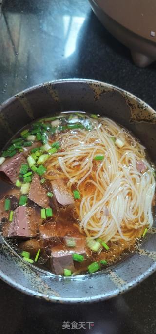 肉片猪红汤米粉的做法步骤：6