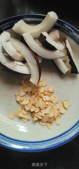 海椰王花旗参排骨汤的做法步骤：4