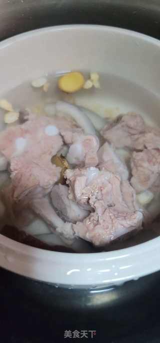 海椰王花旗参排骨汤的做法步骤：6