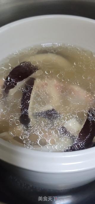 海椰王花旗参排骨汤的做法步骤：7