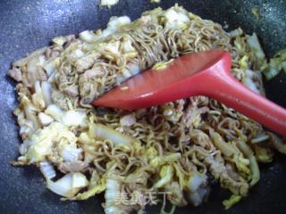 瘦肉丝娃娃菜炒青稞方便面的做法步骤：14