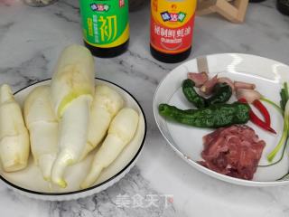 炒茭白的做法步骤：1