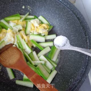 鸡蛋炒丝瓜的做法步骤：7