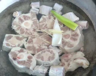 红焖牛尾的做法步骤：2