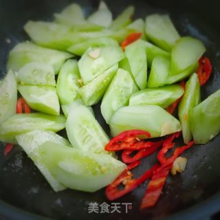黄瓜炒鸡蛋的做法步骤：5