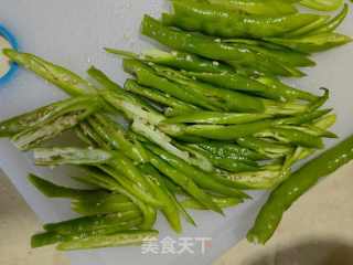 清炒双椒的做法步骤：2