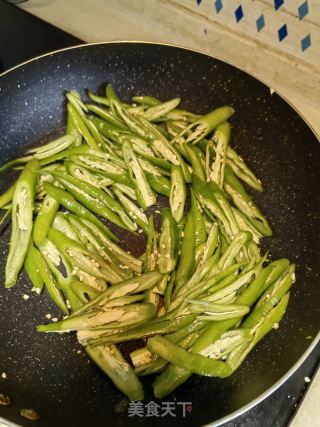 清炒双椒的做法步骤：3