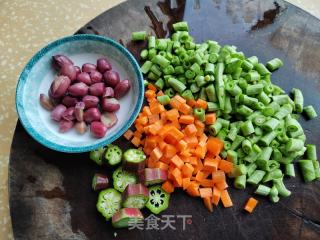 鸡肉时蔬炒饭的做法步骤：3