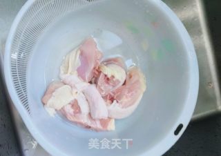 柠檬烧鸡腿的做法步骤：2