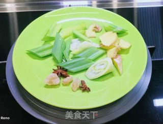 柠檬烧鸡腿的做法步骤：3