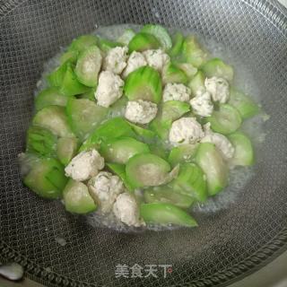 丝瓜炒鸡肉丸的做法步骤：7