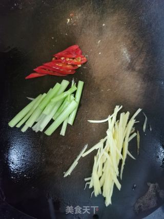 煎煮红杉鱼的做法步骤：1