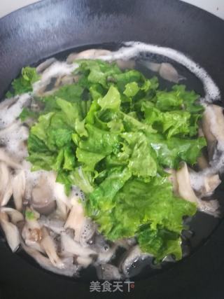 蘑菇粉条汤的做法步骤：4