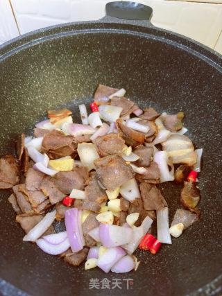 干锅土豆藕片的做法步骤：5
