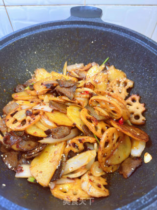 干锅土豆藕片的做法步骤：7