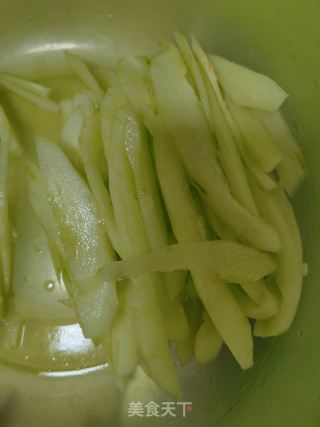 黄瓜肉片的做法步骤：1