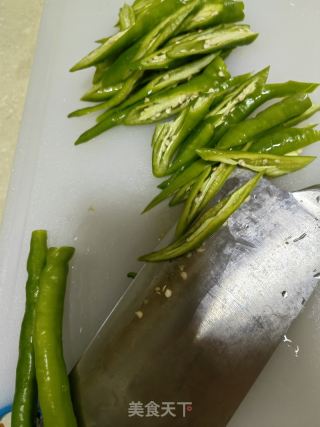 青椒炒肉的做法步骤：2