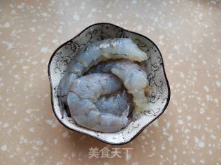 鲜虾煎蛋蒲瓜汤的做法步骤：1