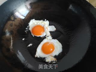 鲜虾煎蛋蒲瓜汤的做法步骤：5
