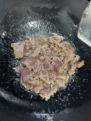 新疆炒米粉的做法步骤：1
