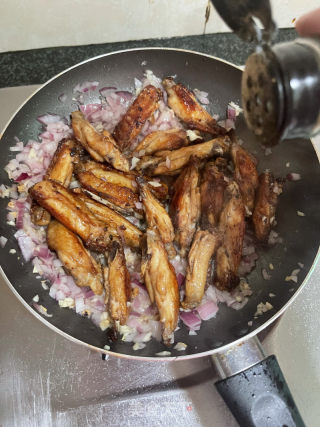蒜香鸡翅的做法步骤：11
