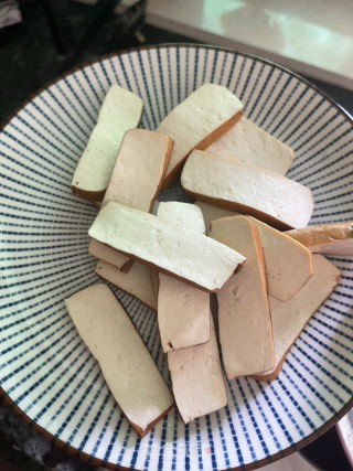 香干炒培根的做法步骤：1