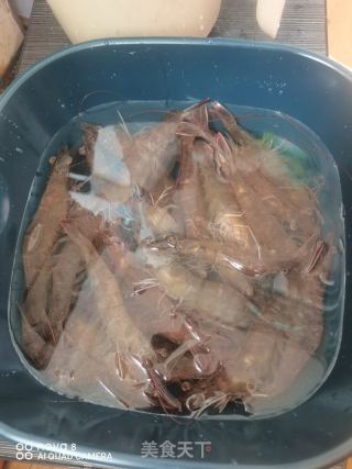 简单易操作的油炸大虾的做法步骤：1