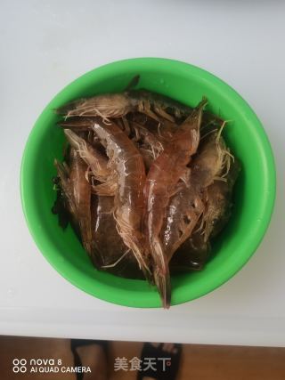 简单易操作的油炸大虾的做法步骤：2