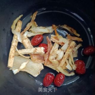 天麻沙参玉竹炖鸽子的做法步骤：3