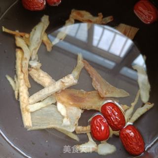 天麻沙参玉竹炖鸽子的做法步骤：4