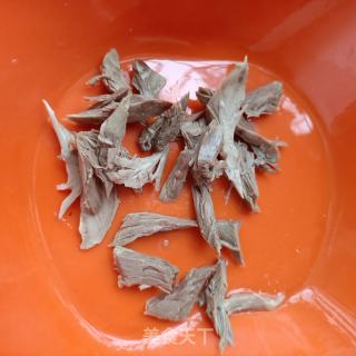 荷兰豆拌鸽胸肉的做法步骤：1