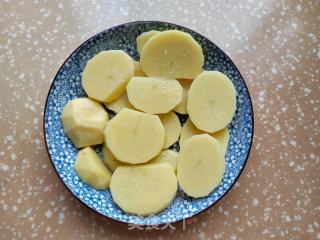 土豆蒸肉的做法步骤：3