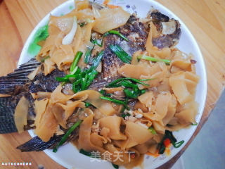 酸竹笋闷鱼的做法