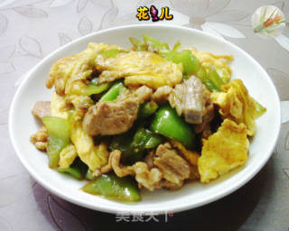 青椒五花肉炒鸡蛋的做法