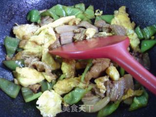 青椒五花肉炒鸡蛋的做法步骤：12